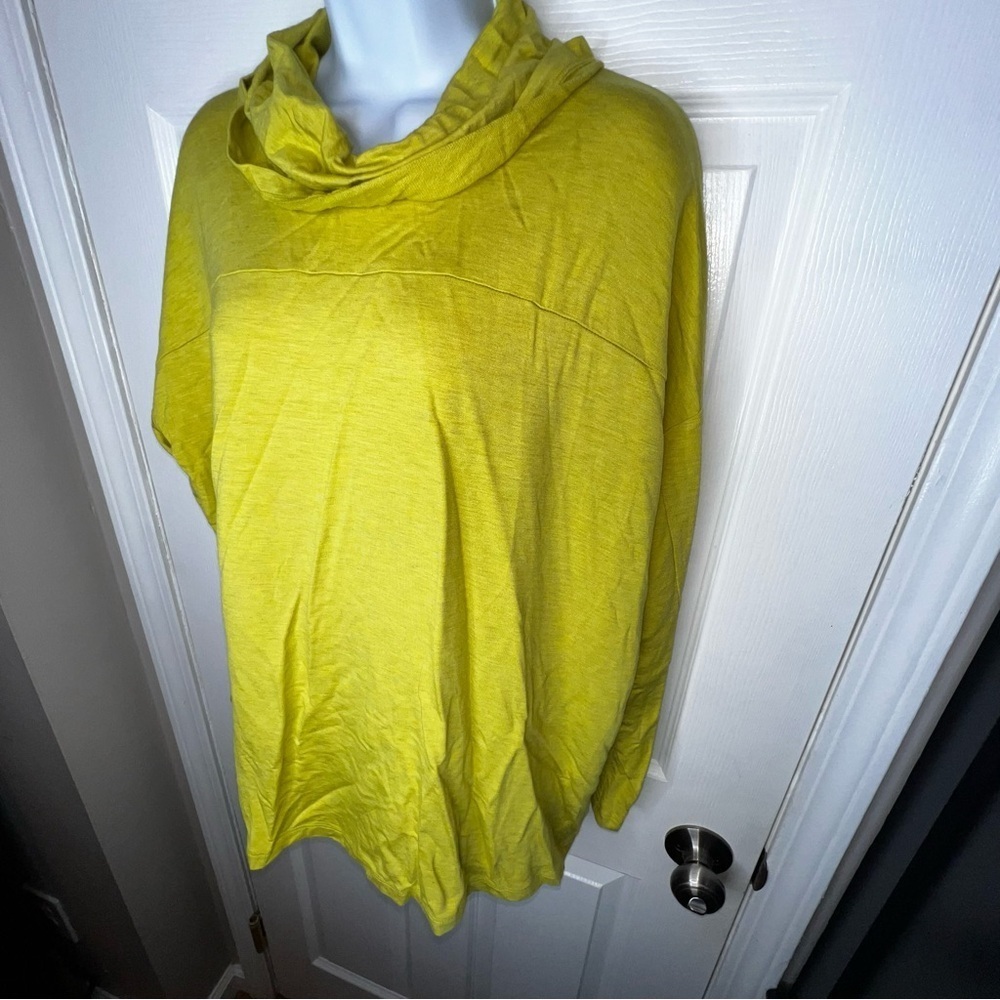 NWT Cabi Women’s Small # 4193 Ease Turtleneck Bright Moss Sweater Top S $95 - Picture 5 of 14